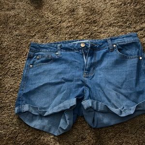 Used pair of size 9/29 Celebrity Pink shorts! These are high wasted.